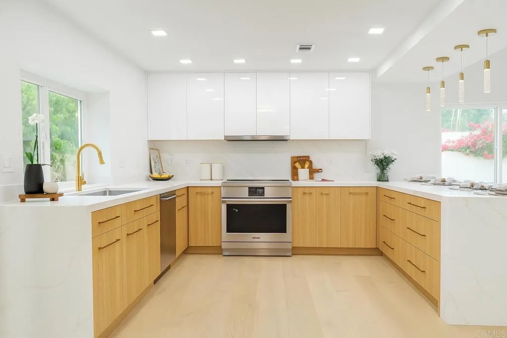 https://cdn.realtyfeed.com/cdn/127/306523739/e8aa336e8e57ba3ced9479ff5b993c9d.webp