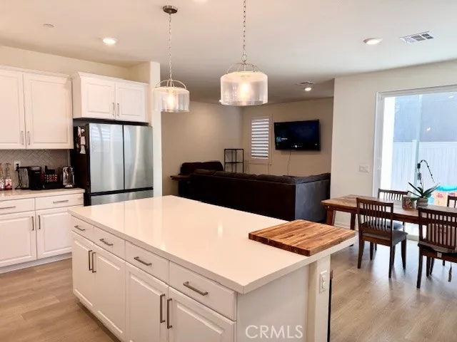 https://cdn.realtyfeed.com/cdn/127/306523768/43799b6b62081c9cb983f6da6773f049.webp