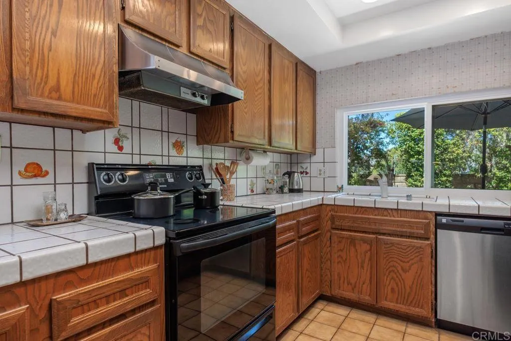 https://cdn.realtyfeed.com/cdn/127/306523797/473ba7445875144f5ef076044abdea61.webp