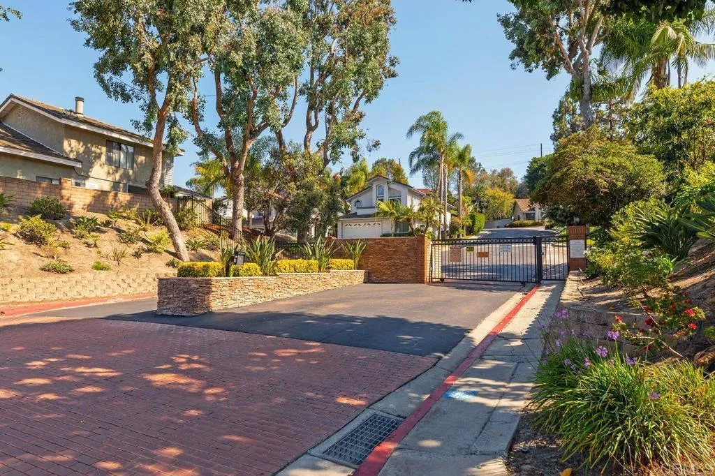 https://cdn.realtyfeed.com/cdn/127/306523797/635cb9e2ecde22473fbe02eec98b05d1.webp