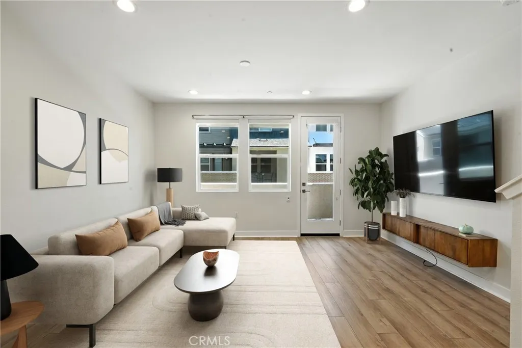 MLS: SW25187907 Condo For Sale