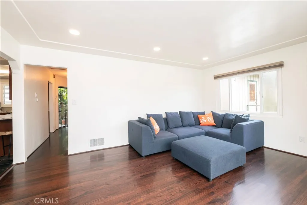 https://cdn.realtyfeed.com/cdn/127/306523912/3a320eaf629055b3b1bc174e0cf11646.webp