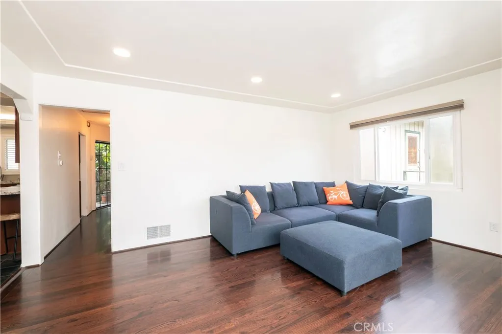 https://cdn.realtyfeed.com/cdn/127/306523912/69fdc90e15dd8275e4249ec55742338a.webp