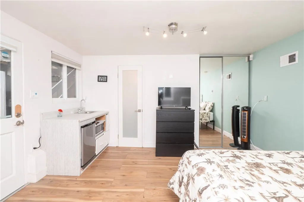 https://cdn.realtyfeed.com/cdn/127/306523912/9c84f1496bac4666f1279cb396a79eec.webp