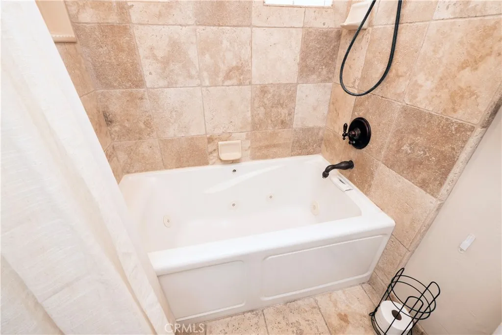https://cdn.realtyfeed.com/cdn/127/306523912/f99dde2d7d89e6059c0e11ca30ac2135.webp