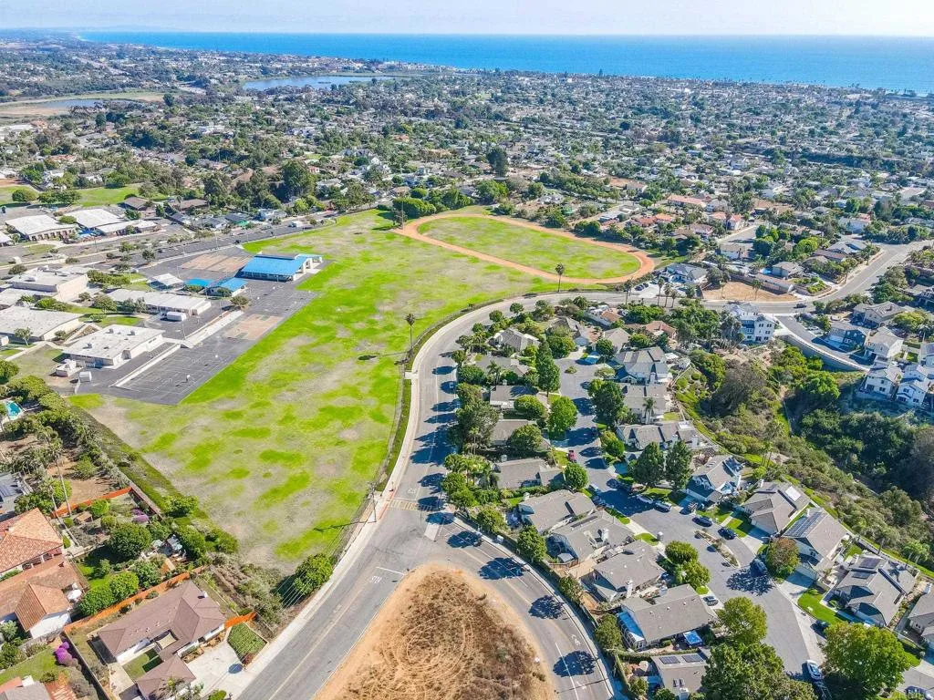 https://cdn.realtyfeed.com/cdn/127/306523919/bbfb1e1991e3641828771e873dc85685.webp