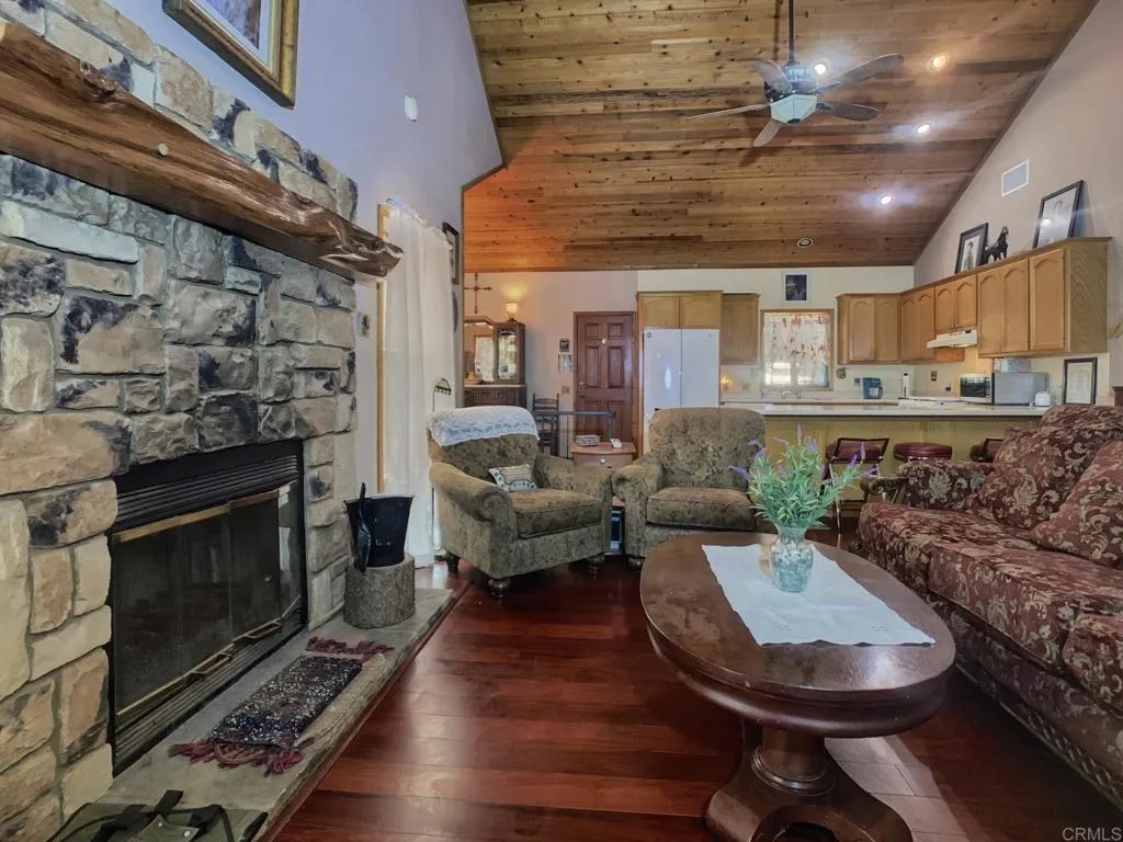 https://cdn.realtyfeed.com/cdn/127/306523935/1f10a2ed3aaacc5d7a658a0b93ae1431.webp