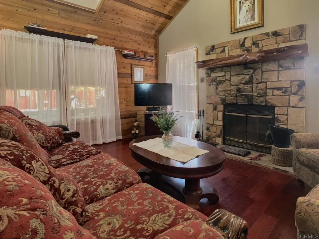 https://cdn.realtyfeed.com/cdn/127/306523935/730e8b73367ebf761f03f85b26dd3a7f.webp