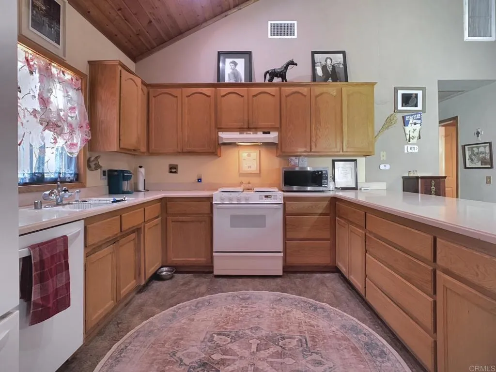 https://cdn.realtyfeed.com/cdn/127/306523935/742bd5a99975dca98bd7b7c31c9ae622.webp