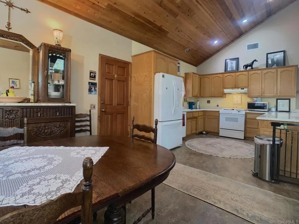 https://cdn.realtyfeed.com/cdn/127/306523935/ce945e73af3ca2db770a3b23a19c26f2.webp