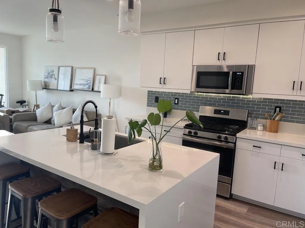 https://cdn.realtyfeed.com/cdn/127/306523946/8f09e5ee17cd7e5e57ebc24a23105938.webp