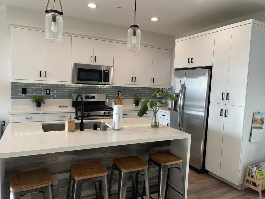 https://cdn.realtyfeed.com/cdn/127/306523946/ddd3d4ece26284f91e22b0512b3ec7c1.webp