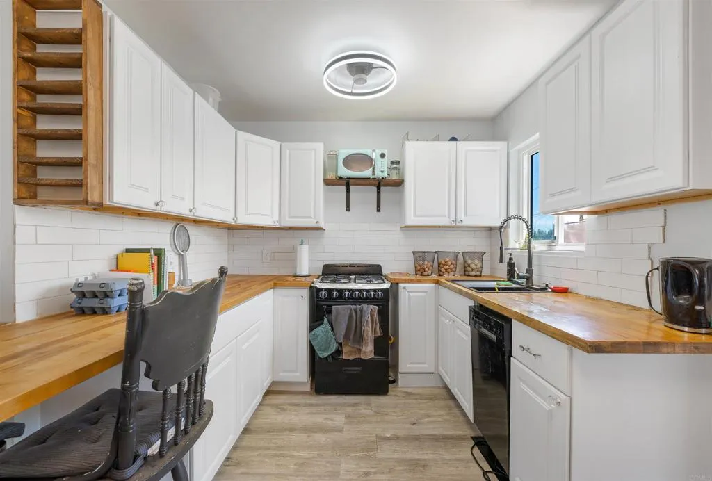 https://cdn.realtyfeed.com/cdn/127/306523954/1ef126d0042de55ed1008432e8e33089.webp