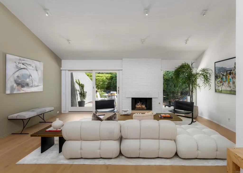 https://cdn.realtyfeed.com/cdn/127/306524094/7d72712f8c71e1c1fa1b4aaa7e0a4bb4.webp