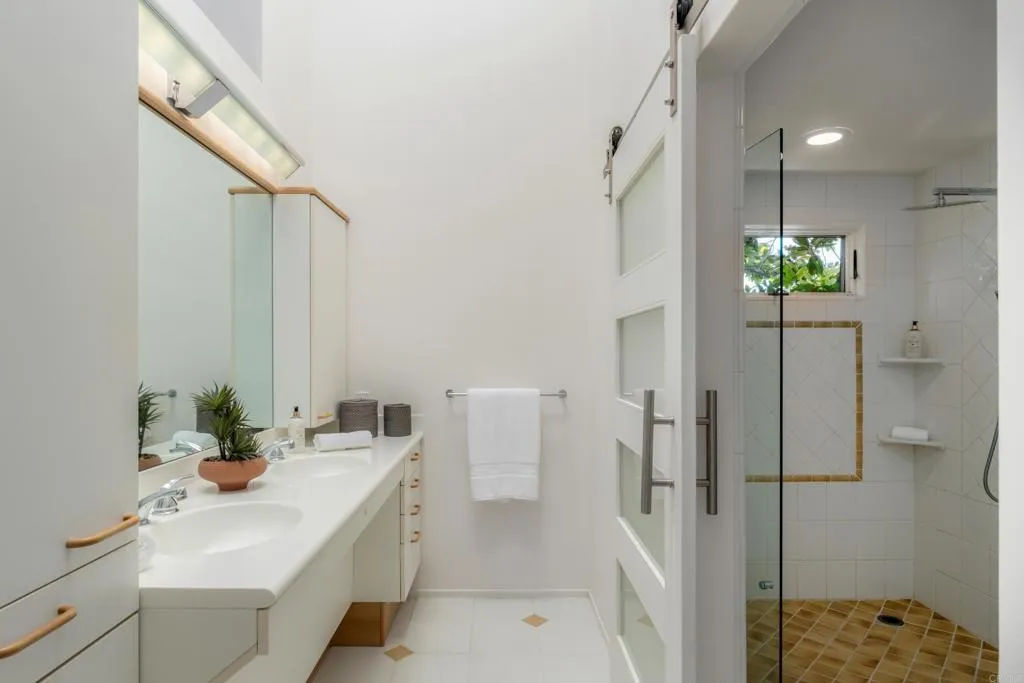 https://cdn.realtyfeed.com/cdn/127/306524094/a514d08fe2f42b96591cae8520f9f8c7.webp