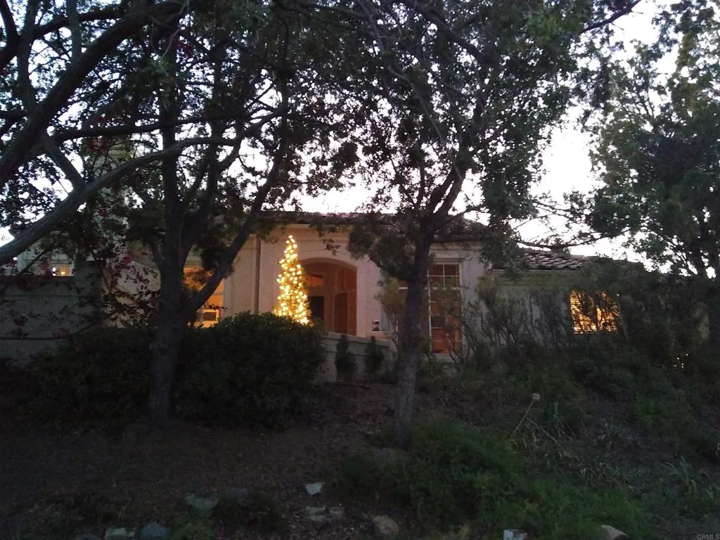 https://cdn.realtyfeed.com/cdn/127/306524097/856ec0eaffc1565bf246e3bb35fb48ae.webp