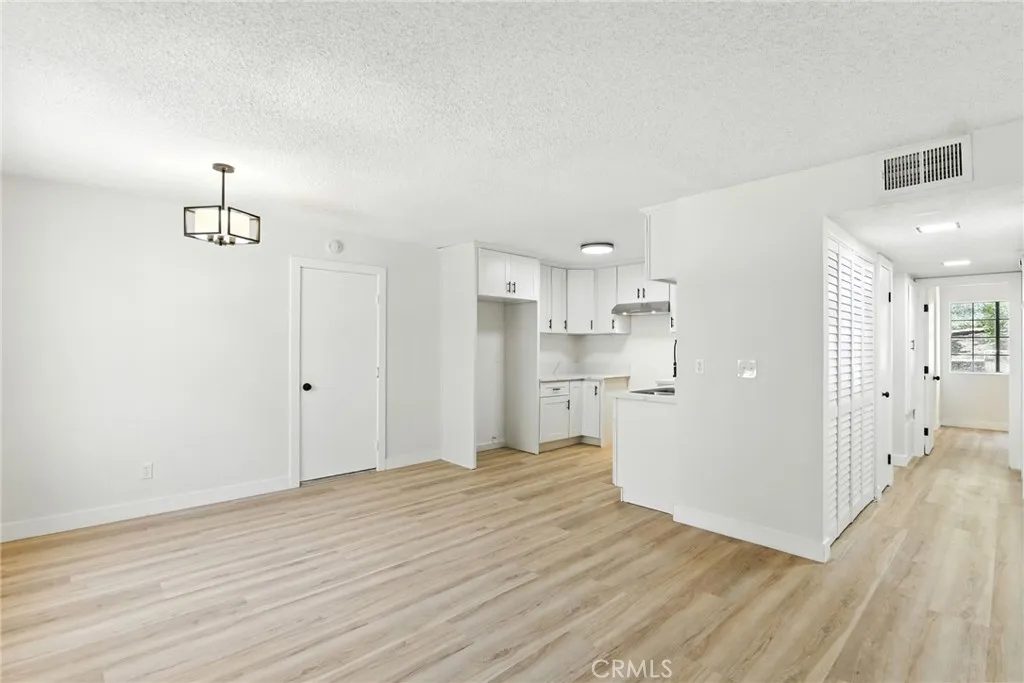 https://cdn.realtyfeed.com/cdn/127/306524098/a2a69fc4460026212b300bc514cdb2b1.webp