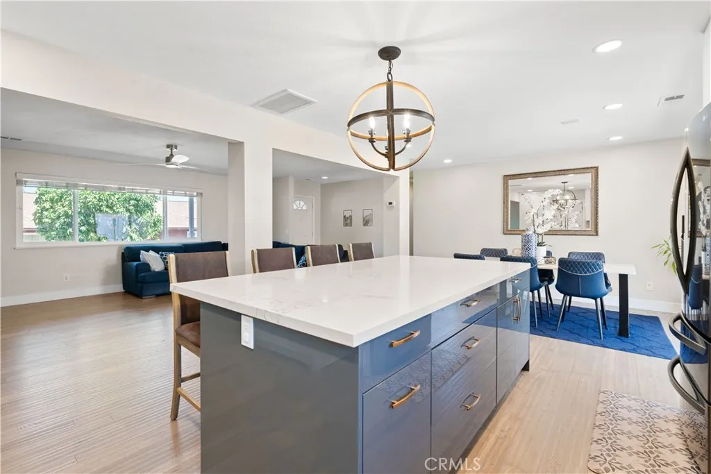https://cdn.realtyfeed.com/cdn/127/306524114/1cb2583a95f93b48269ef2800650cd4d.webp