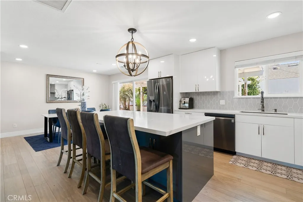 https://cdn.realtyfeed.com/cdn/127/306524114/f7aab2f7442e3d3986f514b2a4b24a8e.webp