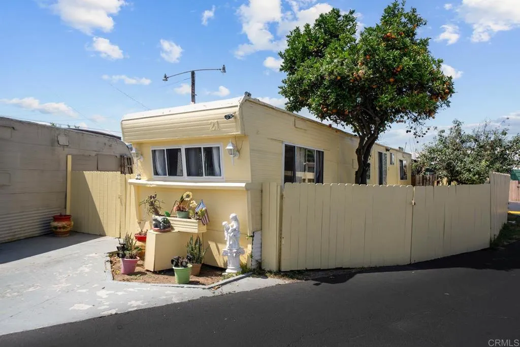 https://cdn.realtyfeed.com/cdn/127/306524245/962c3add766b0c48b52435e638387183.webp