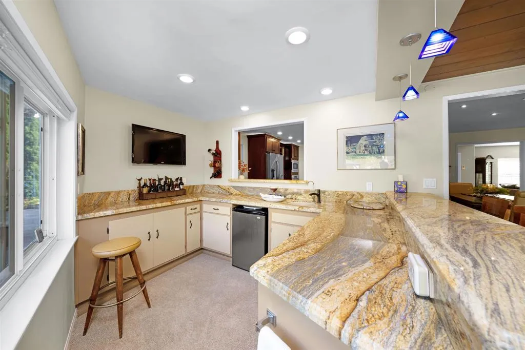 https://cdn.realtyfeed.com/cdn/127/306524278/5bbd76bdcac546013f1cb7ea87398b38.webp