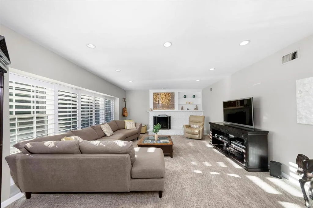 https://cdn.realtyfeed.com/cdn/127/306524278/9cf75e0502446185ce1c2d7527d0a9e3.webp