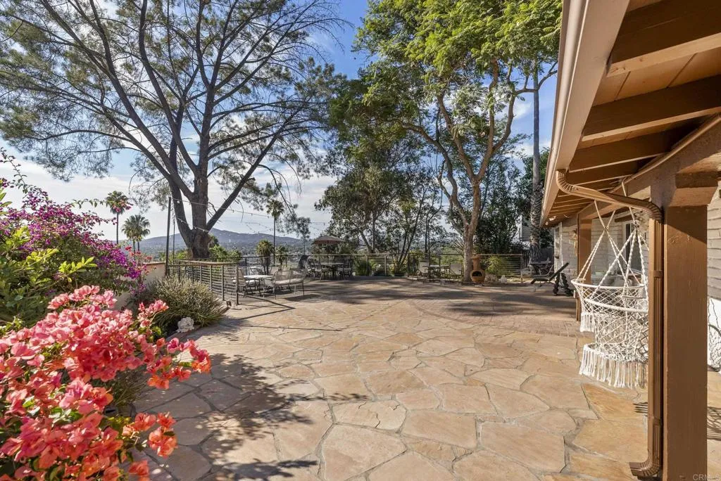 https://cdn.realtyfeed.com/cdn/127/306524331/11a8dee97b800be344126a70a3171911.webp