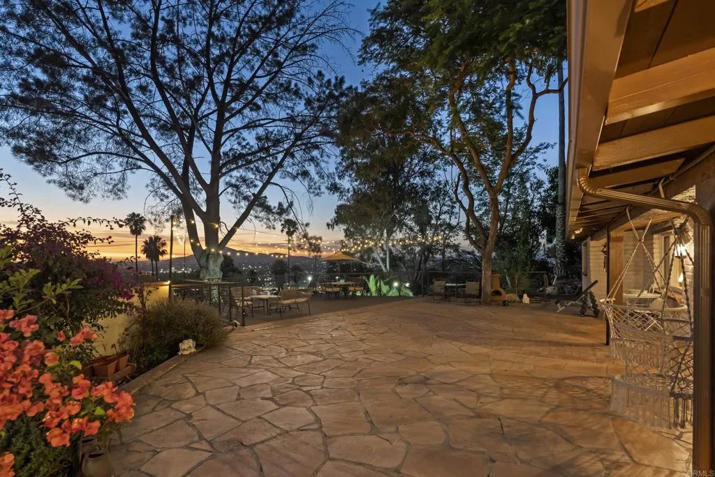 https://cdn.realtyfeed.com/cdn/127/306524331/5d2a8bec561b529d7d28eb203c81ec20.webp