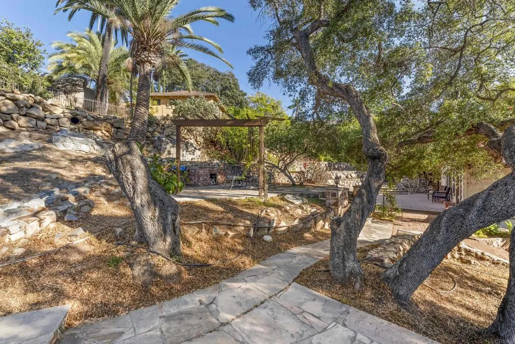 https://cdn.realtyfeed.com/cdn/127/306524331/6b4cdad3f99d6c85f2a60b3688da2424.webp