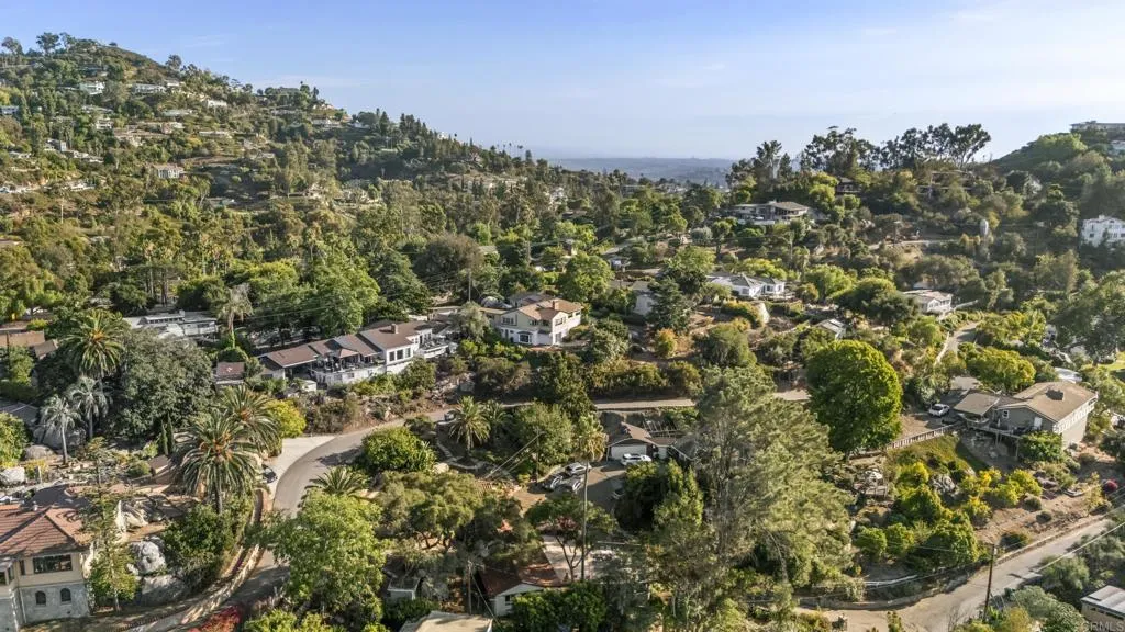 https://cdn.realtyfeed.com/cdn/127/306524331/e0e9413ede9e664b4360471d25c8d731.webp