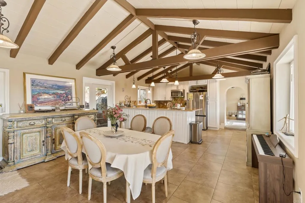 https://cdn.realtyfeed.com/cdn/127/306524331/eeda7c51fdb9c7ac86ab081b8958f1e2.webp