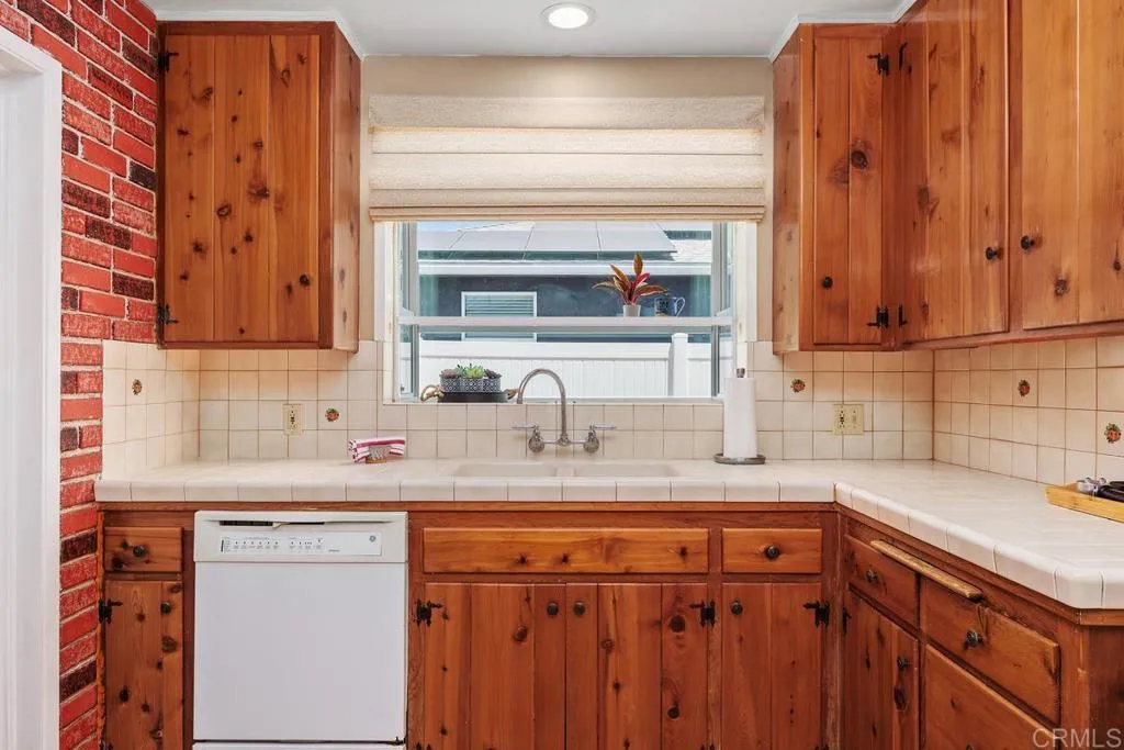 https://cdn.realtyfeed.com/cdn/127/306524333/104d21da23b16ce1a614c311f6a9ecd5.webp