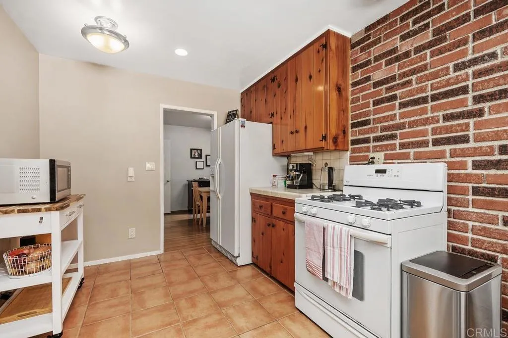 https://cdn.realtyfeed.com/cdn/127/306524333/51966f21516a01874800a0e7a827b9cd.webp