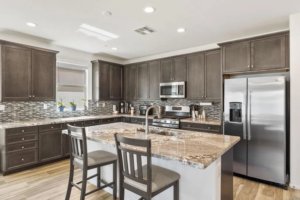 https://cdn.realtyfeed.com/cdn/127/306524372/71f421aa8a46a973c6f96cb84ad4eb1c.webp