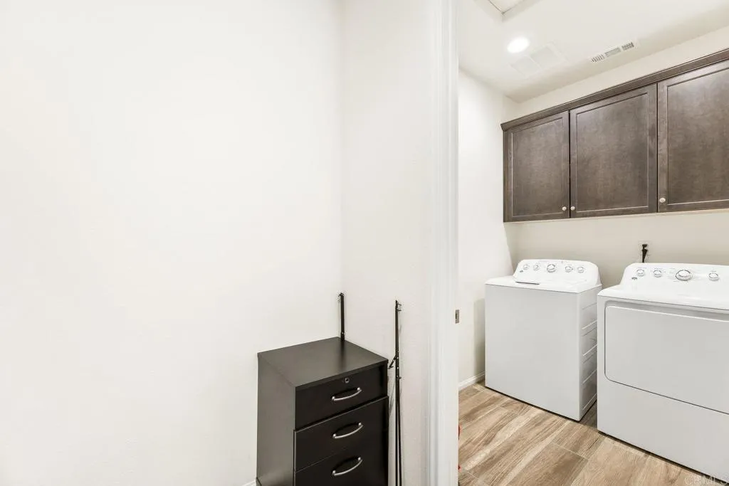 https://cdn.realtyfeed.com/cdn/127/306524372/8c850d8c0d99499aba079aefa12be6da.webp
