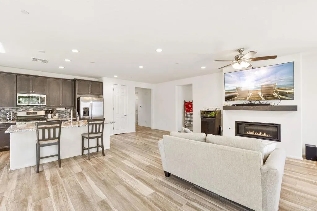 https://cdn.realtyfeed.com/cdn/127/306524372/ec2ebae1ccd8e143318930b748adb6df.webp