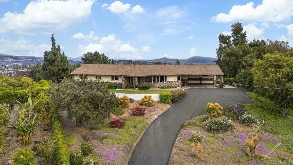 https://cdn.realtyfeed.com/cdn/127/306524438/860bf1a7d91ee1bfb4b3aa8e2f87493a.webp