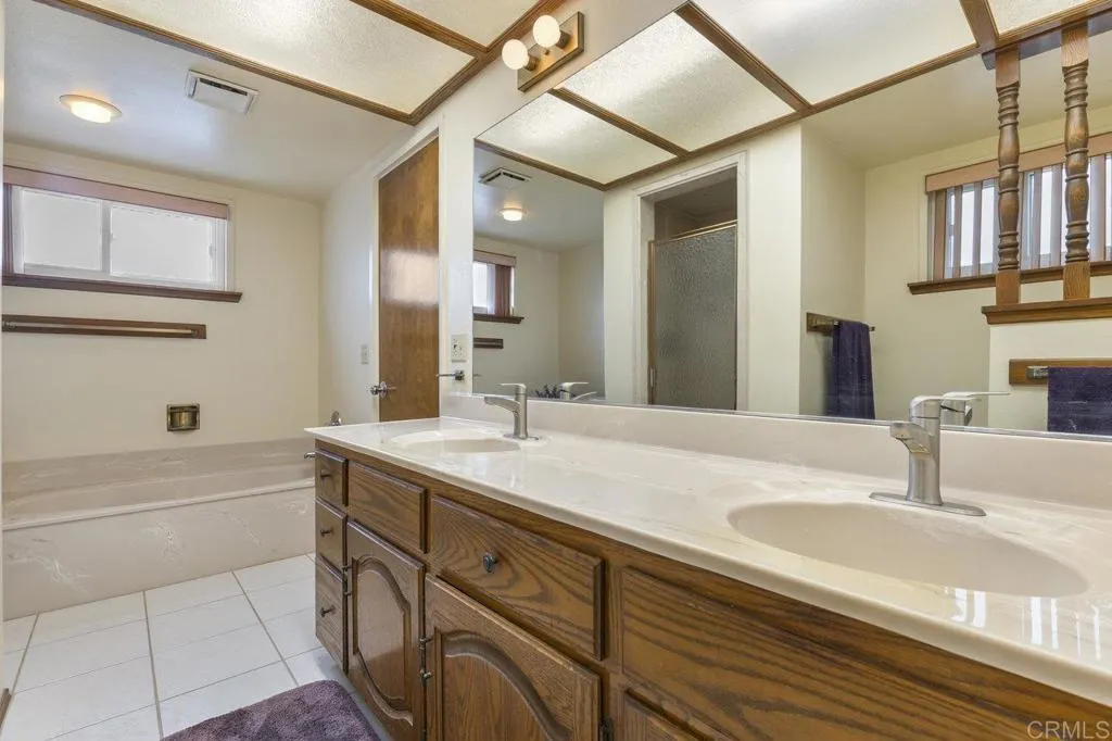 https://cdn.realtyfeed.com/cdn/127/306524438/a26cd5555874c3724efba9857a3e1068.webp