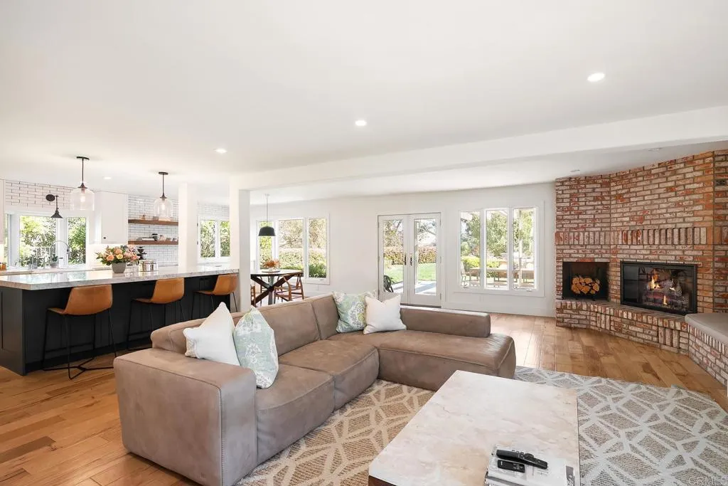 https://cdn.realtyfeed.com/cdn/127/306524440/297a417bf0c6f4f21592f389f7e510cc.webp