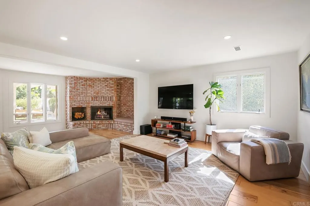 https://cdn.realtyfeed.com/cdn/127/306524440/7cca6517f2213446740b6e163cc88448.webp