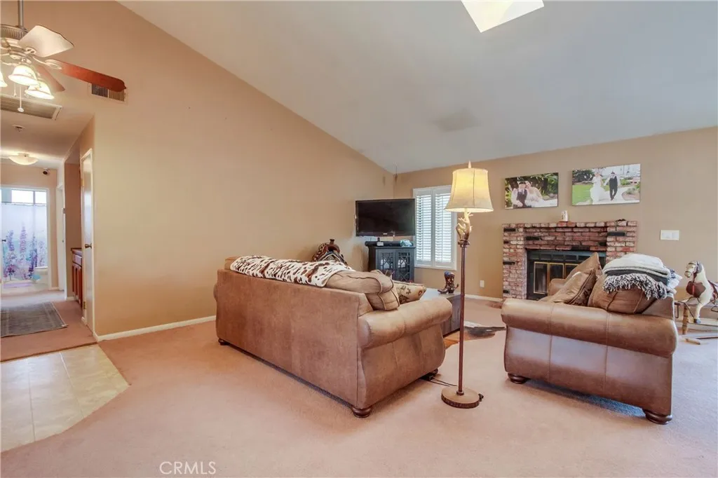 https://cdn.realtyfeed.com/cdn/127/306524583/8eb699dd60ff95e4691dcb06175ee807.webp