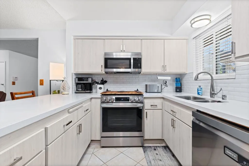 https://cdn.realtyfeed.com/cdn/127/306524642/b8ef19c0d992e793d7b8c9359fea62cb.webp