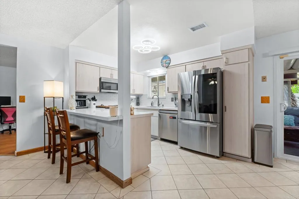 https://cdn.realtyfeed.com/cdn/127/306524642/bbb1e84cc84d38c150da159ceebcff12.webp