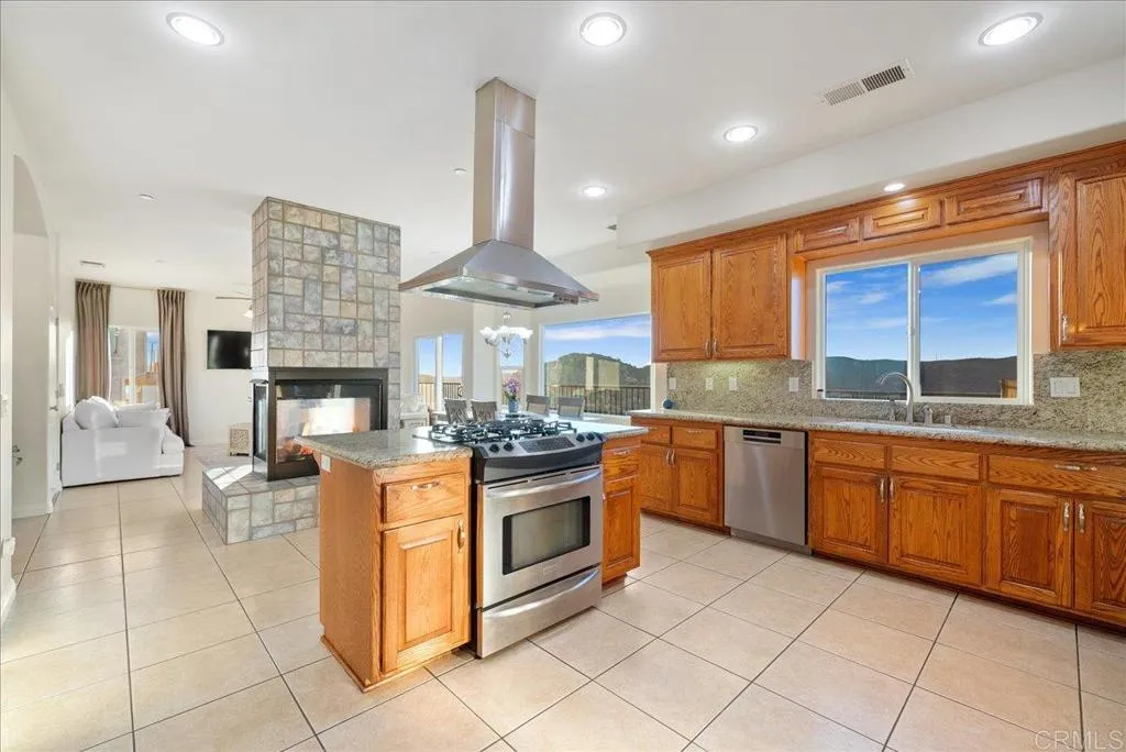 https://cdn.realtyfeed.com/cdn/127/306524678/37fcb477494a2f97e4c7fddee28d3ff1.webp