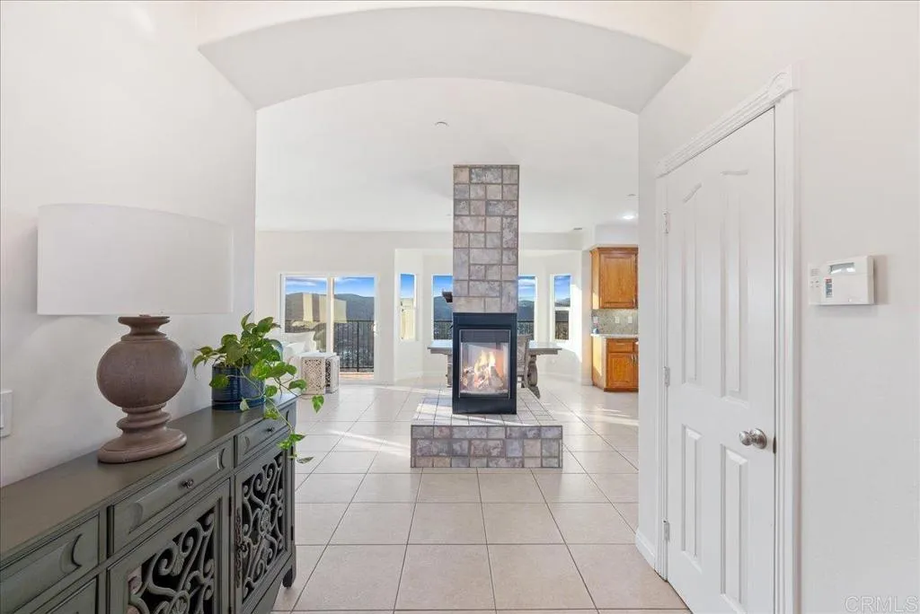 https://cdn.realtyfeed.com/cdn/127/306524678/7cdff65492f5ba3c7d729c6c914ec985.webp