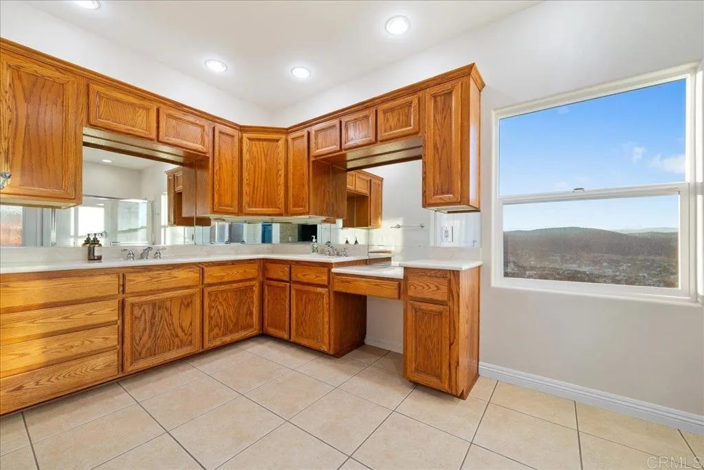 https://cdn.realtyfeed.com/cdn/127/306524678/c713c8f0a13238993faee53bce5fe701.webp