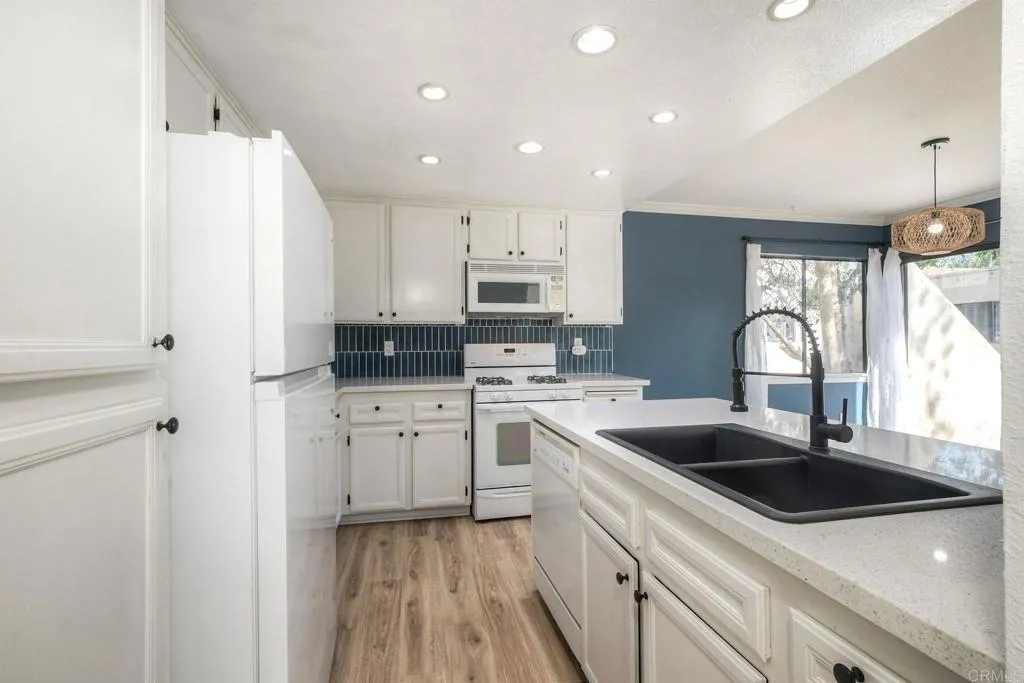 https://cdn.realtyfeed.com/cdn/127/306524685/0ee401a1803e13f01494cfe3133a0e20.webp