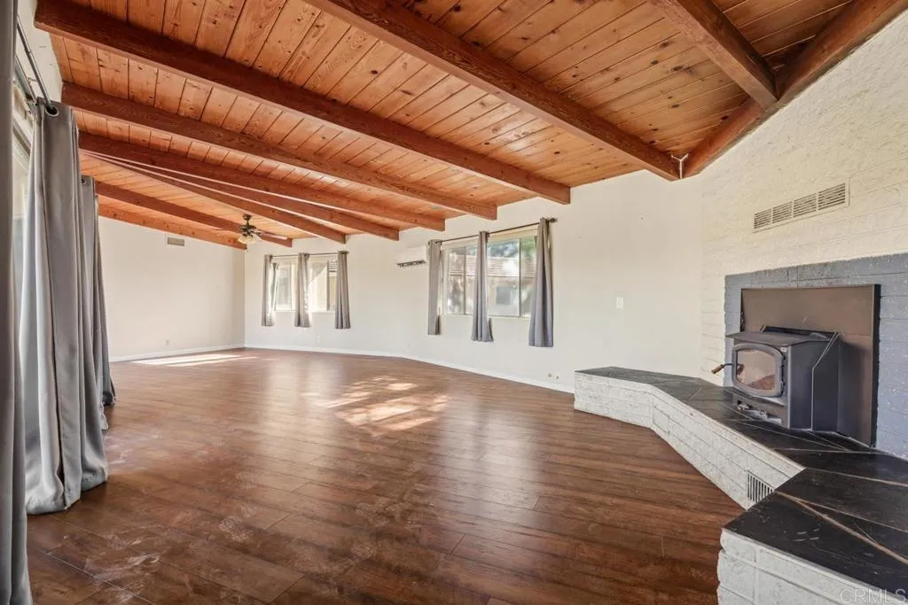 https://cdn.realtyfeed.com/cdn/127/306524763/2588406b5d144a4c5012f6ea5aa8cd05.webp