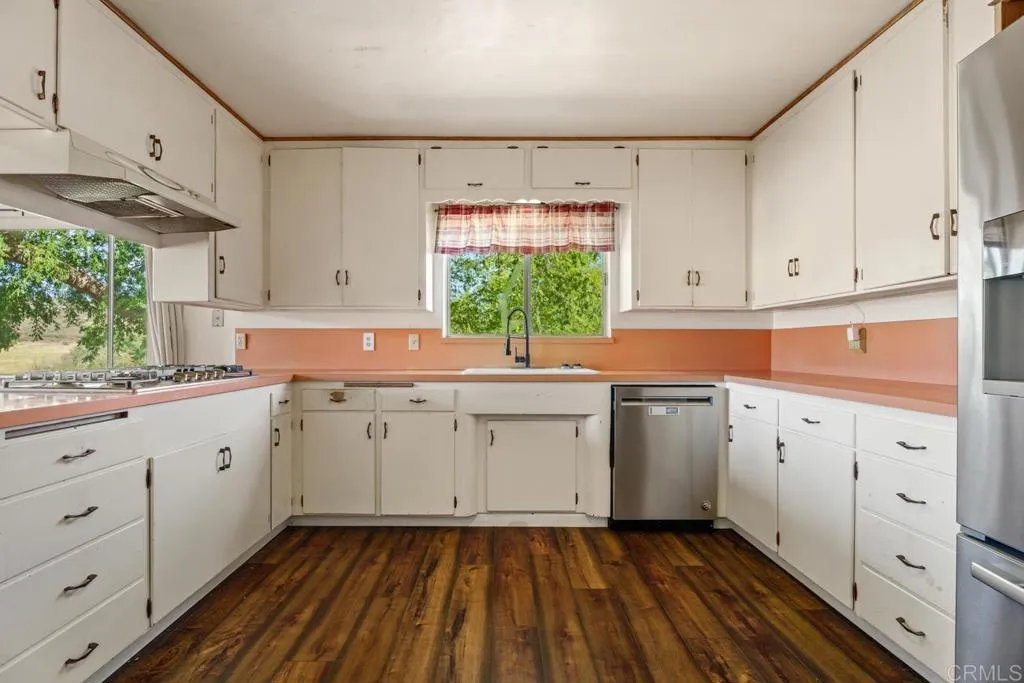 https://cdn.realtyfeed.com/cdn/127/306524763/3e52f922fcf0bf10205497da1e9c86a1.webp