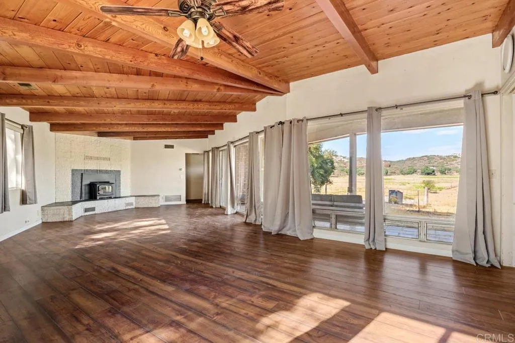https://cdn.realtyfeed.com/cdn/127/306524763/898743245d5b88e8234bcdabfe9a51a0.webp